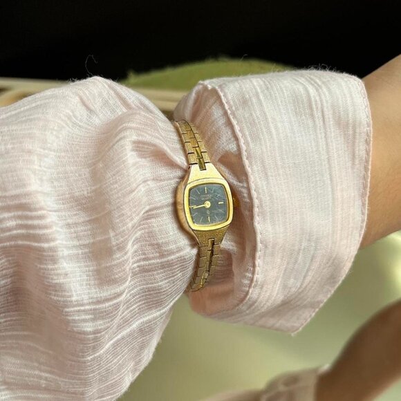 Gold Vintage Dainty Citizen Women's Watch - Picture 1 of 3